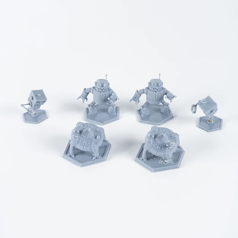 Små tecknade plastfigurer